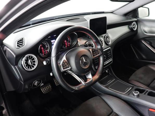 Mercedes-Benz GLA I (X156) Рестайлинг с пробегом 2018 года, цена 2 897 000 рублей, 97710 км, внедорожник, Автокод Объявления