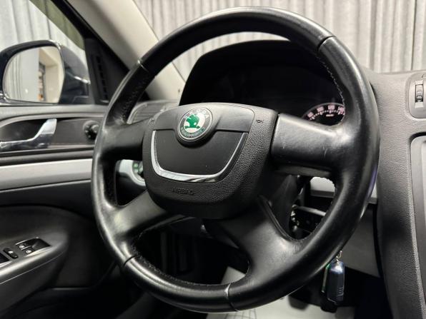 Skoda Octavia II (A5) Рестайлинг с пробегом 2013 года, цена 1 100 000 рублей, 139351 км, лифтбек, Автокод Объявления