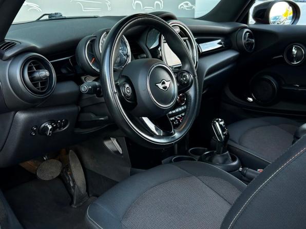 Mini Hatch III (F55/F56) Рестайлинг с пробегом 2021 года, цена 2 220 700 рублей, 108117 км, хэтчбек, Автокод Объявления