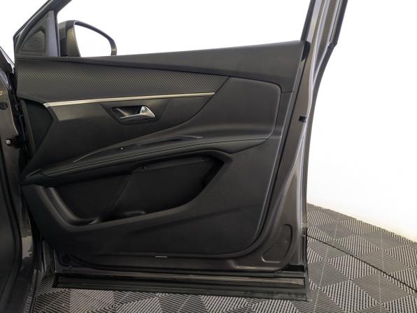 Peugeot 5008 II Рестайлинг с пробегом 2021 года, цена 3 165 000 рублей, 8200 км, внедорожник, Автокод Объявления