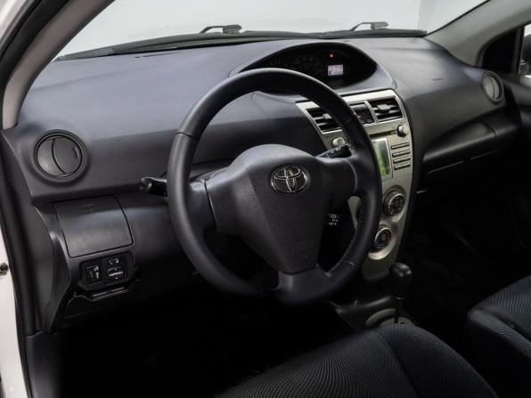 Toyota Yaris II Рестайлинг с пробегом 2010 года, цена 850 000 рублей, 160932 км, седан, Автокод Объявления