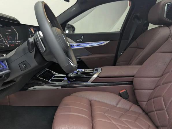 Новый BMW 7 серии VII (G70) 2025 года, цена 13 000 000 рублей, седан, Автокод Объявления