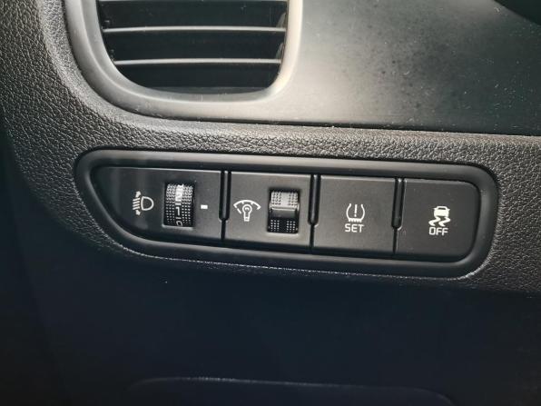 Kia Rio IV с пробегом 2018 года, цена 1 390 000 рублей, 84106 км, хэтчбек, Автокод Объявления