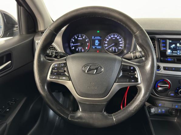 Hyundai Solaris II с пробегом 2018 года, цена 1 190 000 рублей, 159600 км, седан, Автокод Объявления