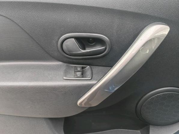 Renault Logan II с пробегом 2016 года, цена 910 000 рублей, 47940 км, седан, Автокод Объявления
