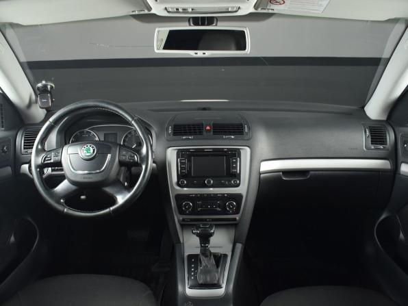 Skoda Octavia II (A5) Рестайлинг с пробегом 2012 года, цена 749 995 рублей, 231804 км, лифтбек, Автокод Объявления