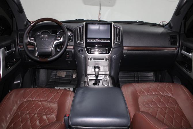 Toyota Land Cruiser 200 Series Рестайлинг 2 с пробегом 2017 года, цена 7 500 000 рублей, 108306 км, внедорожник, Автокод Объявления