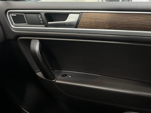 Volkswagen Touareg II с пробегом 2011 года, цена 1 950 000 рублей, 346589 км, внедорожник, Автокод Объявления