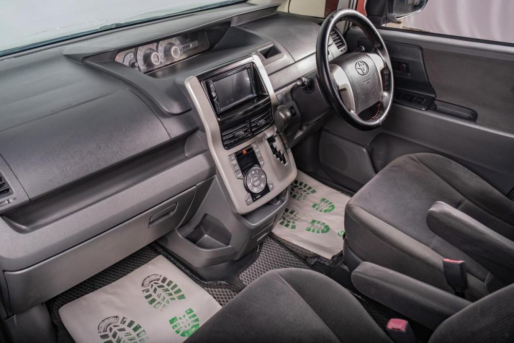 Toyota Voxy II (R70) Томск  - изображение 16