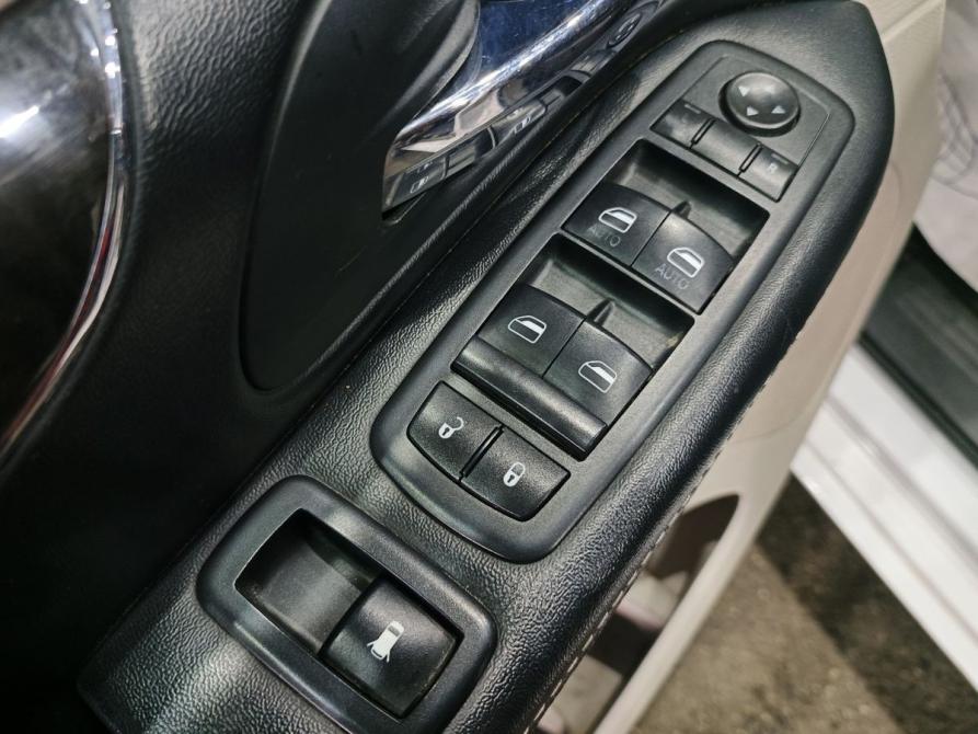 Chrysler Town &amp; Country V Рестайлинг Ставрополь  - изображение 13