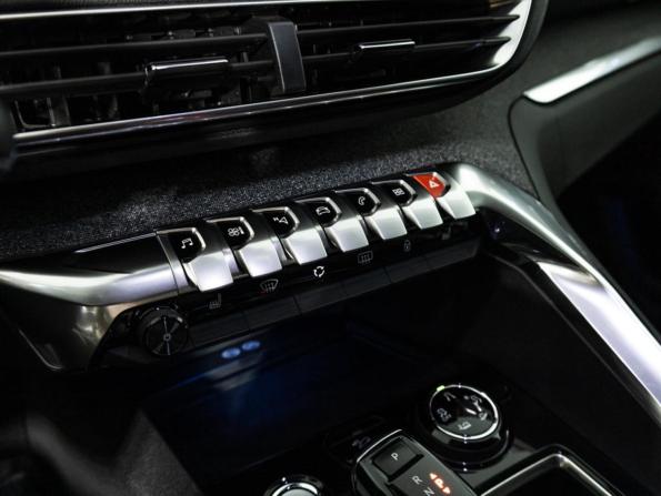 Peugeot 3008 II с пробегом 2018 года, цена 1 715 000 рублей, 174174 км, внедорожник, Автокод Объявления