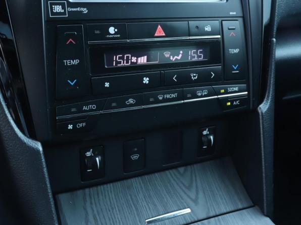 Toyota Camry VII (XV50) Рестайлинг с пробегом 2014 года, цена 1 799 000 рублей, 244095 км, седан, Автокод Объявления