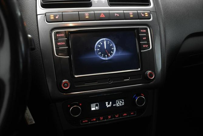 Volkswagen Polo V Рестайлинг с пробегом 2020 года, цена 1 430 000 рублей, 124479 км, седан, Автокод Объявления
