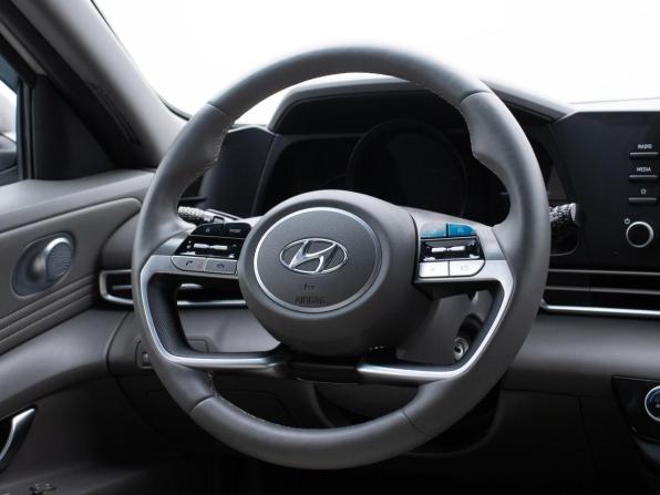 Hyundai Elantra VII (CN7) с пробегом 2022 года, цена 1 945 000 рублей, 97897 км, седан, Автокод Объявления