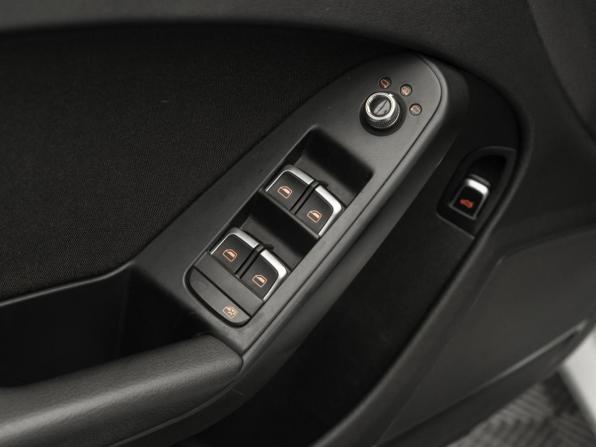 Audi A4 IV (B8) Рестайлинг с пробегом 2013 года, цена 1 180 000 рублей, 307003 км, седан, Автокод Объявления