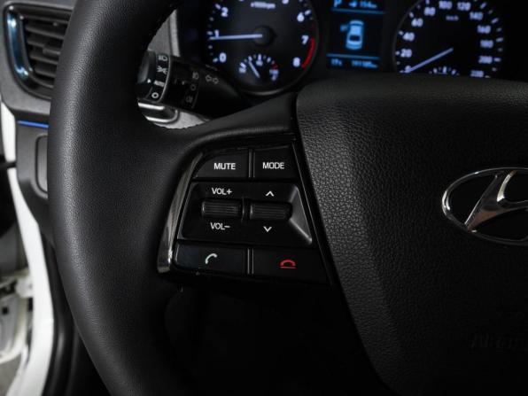 Hyundai Solaris II с пробегом 2017 года, цена 1 319 000 рублей, 191185 км, седан, Автокод Объявления