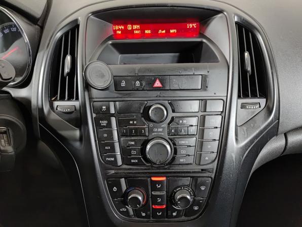 Opel Astra J Рестайлинг с пробегом 2012 года, цена 688 000 рублей, 180079 км, седан, Автокод Объявления