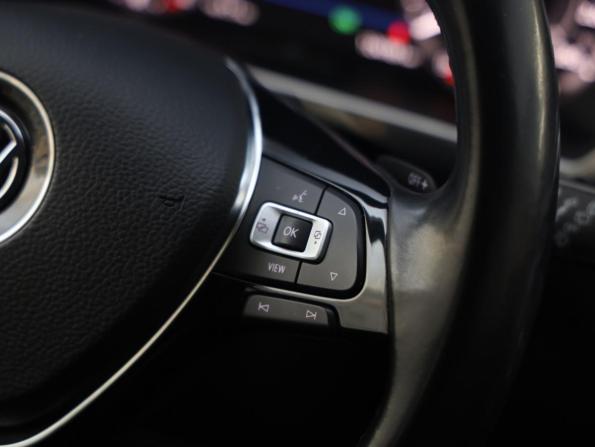 Volkswagen Tiguan II с пробегом 2018 года, цена 2 399 000 рублей, 124000 км, внедорожник, Автокод Объявления