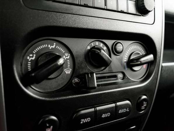 Suzuki Jimny III Рестайлинг 2 с пробегом 2013 года, цена 1 500 000 рублей, 52577 км, внедорожник, Автокод Объявления