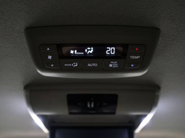Honda Stepwgn V с пробегом 2015 года, цена 1 685 500 рублей, 106519 км, минивэн, Автокод Объявления