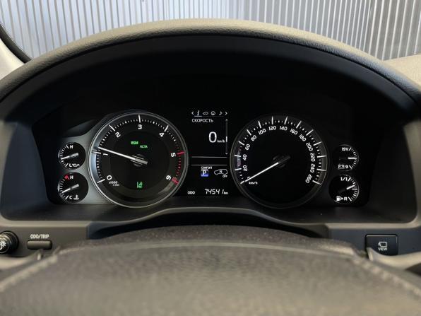 Toyota Land Cruiser 200 Series Рестайлинг 2 с пробегом 2017 года, цена 7 677 000 рублей, 74541 км, внедорожник, Автокод Объявления