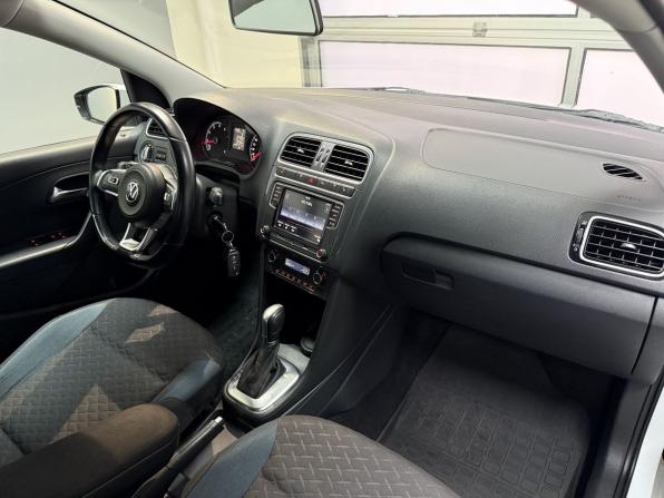 Volkswagen Polo V Рестайлинг с пробегом 2019 года, цена 1 630 000 рублей, 29763 км, седан, Автокод Объявления