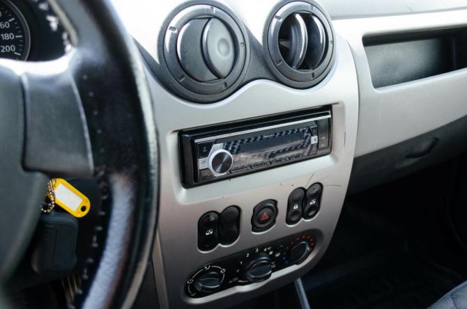 Renault Logan I Рестайлинг с пробегом 2012 года, цена 350 000 рублей, 210000 км, седан, Автокод Объявления