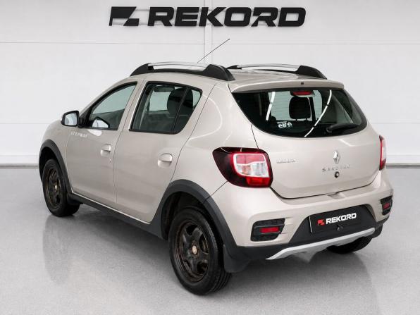 Renault Sandero II с пробегом 2016 года, цена 685 000 рублей, 157053 км, хэтчбек, Автокод Объявления