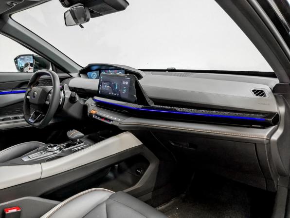 Changan UNI-V I с пробегом 2024 года, цена 2 345 000 рублей, 41195 км, лифтбек, Автокод Объявления