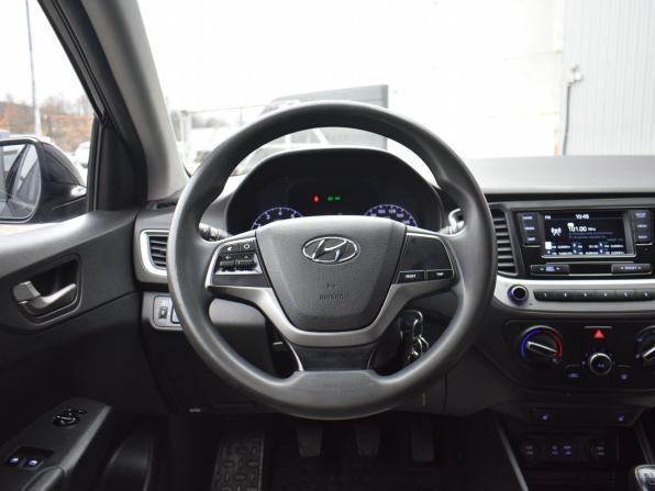 Hyundai Solaris II с пробегом 2017 года, цена 949 000 рублей, 142145 км, седан, Автокод Объявления