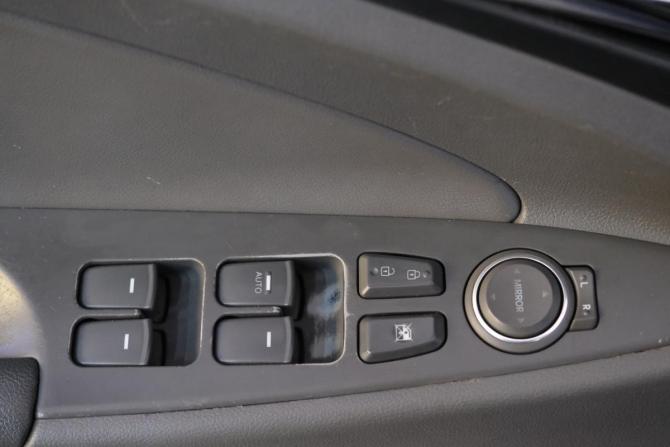 Hyundai Sonata VI (YF) с пробегом 2010 года, цена 989 000 рублей, 220000 км, седан, Автокод Объявления