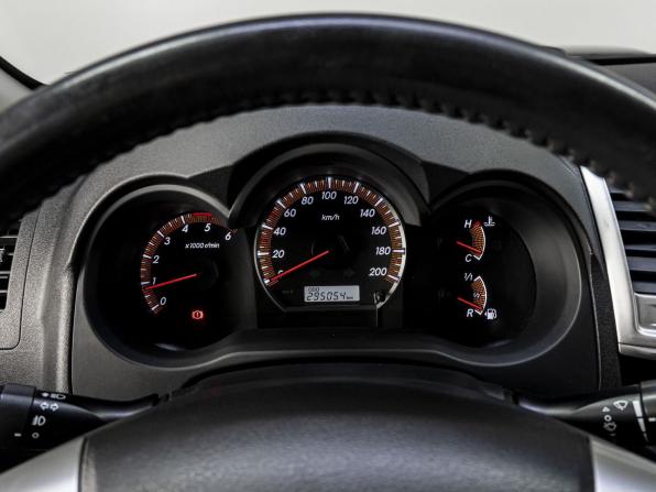 Toyota Hilux VII Рестайлинг с пробегом 2011 года, цена 1 899 000 рублей, 295052 км, пикап, Автокод Объявления