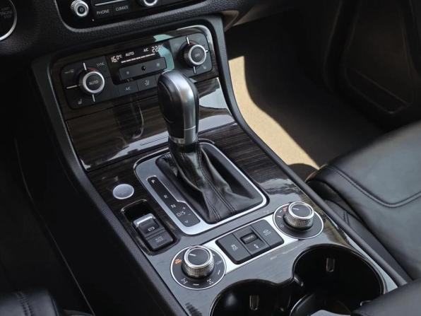 Volkswagen Touareg II Рестайлинг с пробегом 2017 года, цена 2 730 000 рублей, 220505 км, внедорожник, Автокод Объявления