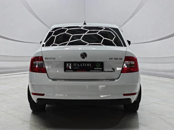 Skoda Octavia III (A7) Рестайлинг с пробегом 2018 года, цена 1 729 000 рублей, 127500 км, лифтбек, Автокод Объявления