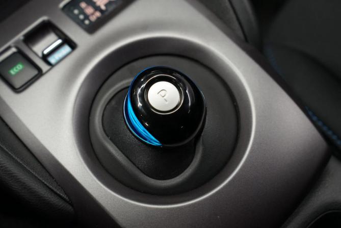 Nissan Leaf II (ZE1) с пробегом 2023 года, цена 2 570 000 рублей, 32000 км, хэтчбек, Автокод Объявления