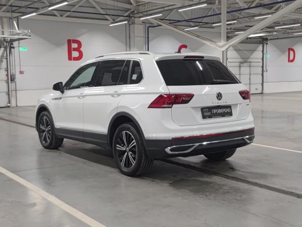 Volkswagen Tiguan II Рестайлинг с пробегом 2021 года, цена 4 079 000 рублей, 33699 км, внедорожник, Автокод Объявления