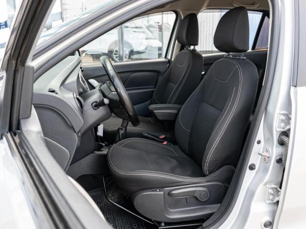 Renault Logan II Рестайлинг с пробегом 2018 года, цена 980 000 рублей, 82156 км, седан, Автокод Объявления