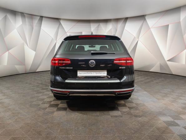 Volkswagen Passat B8 с пробегом 2018 года, цена 2 375 000 рублей, 175453 км, универсал, Автокод Объявления