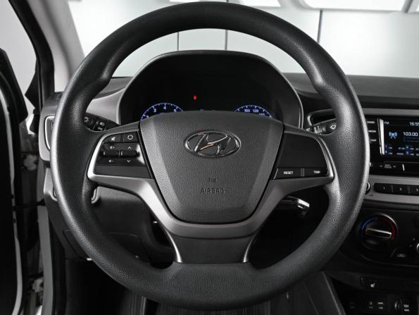Hyundai Solaris II с пробегом 2017 года, цена 1 389 000 рублей, 113432 км, седан, Автокод Объявления