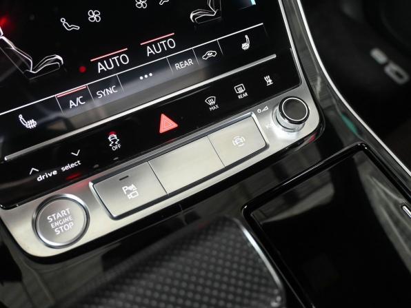 Audi Q8 I (4M) с пробегом 2019 года, цена 6 449 900 рублей, 219000 км, внедорожник, Автокод Объявления