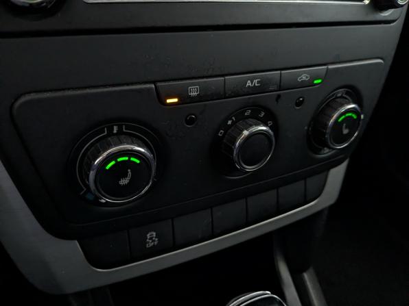 Skoda Yeti I Рестайлинг с пробегом 2014 года, цена 1 290 000 рублей, 102059 км, внедорожник, Автокод Объявления