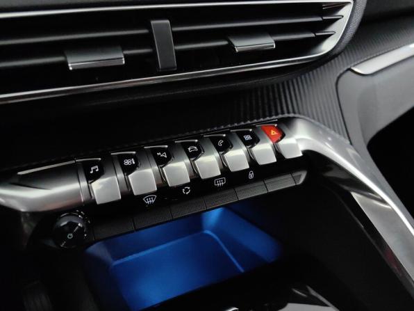 Peugeot 3008 II с пробегом 2019 года, цена 1 598 000 рублей, 168000 км, внедорожник, Автокод Объявления