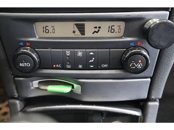 Renault Laguna II с пробегом 2002 года, цена 389 000 рублей, 291366 км, лифтбек, Автокод Объявления