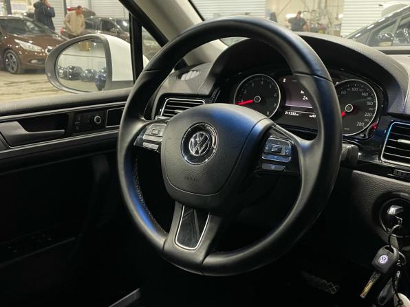 Volkswagen Touareg II с пробегом 2013 года, цена 1 844 000 рублей, 211320 км, внедорожник, Автокод Объявления
