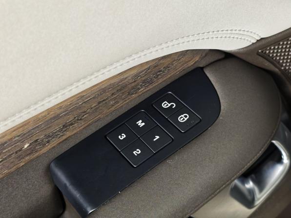 Land Rover Discovery V с пробегом 2017 года, цена 3 055 000 рублей, 101078 км, внедорожник, Автокод Объявления