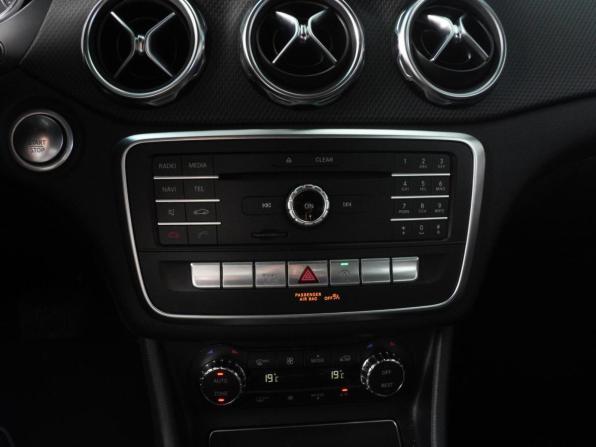 Mercedes-Benz GLA I (X156) Рестайлинг с пробегом 2018 года, цена 2 159 000 рублей, 166124 км, внедорожник, Автокод Объявления
