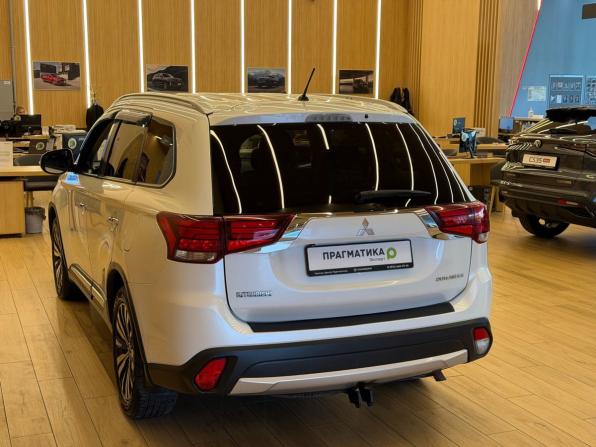 Mitsubishi Outlander III Рестайлинг 2 с пробегом 2016 года, цена 1 699 000 рублей, 110000 км, внедорожник, Автокод Объявления