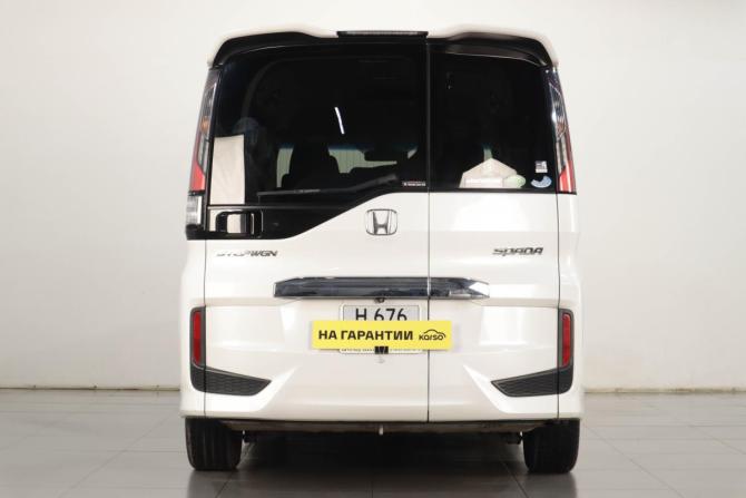 Honda Stepwgn V с пробегом 2015 года, цена 2 129 000 рублей, 138600 км, минивэн, Автокод Объявления
