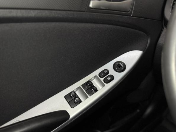 Hyundai Solaris I Рестайлинг с пробегом 2015 года, цена 939 000 рублей, 112771 км, седан, Автокод Объявления