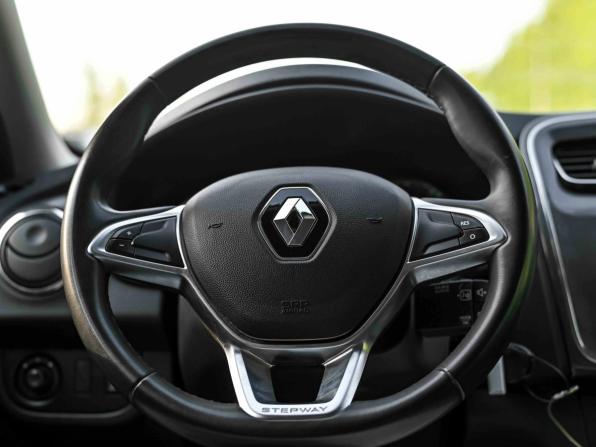 Renault Sandero II Рестайлинг с пробегом 2020 года, цена 1 299 000 рублей, 61042 км, хэтчбек, Автокод Объявления